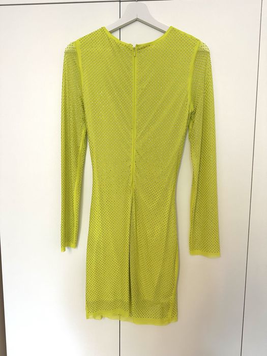 Неоновожълта рокля с камъчета