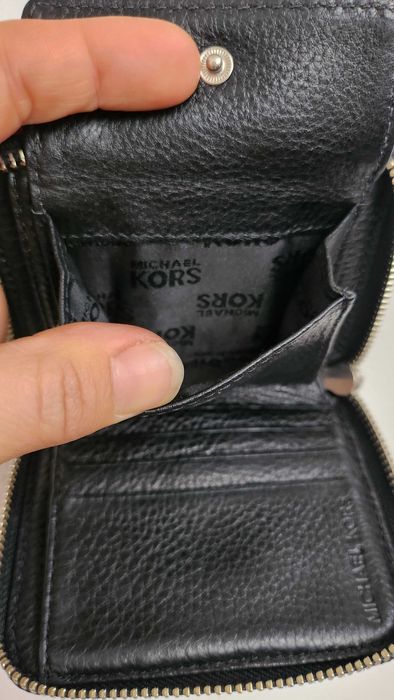 Дамски кожен портфейл на Michael Kors