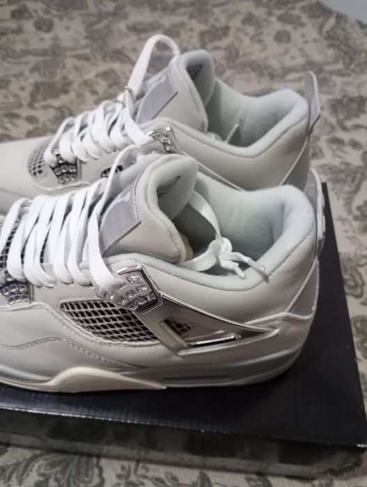 Jordan 4 Frozen Moments