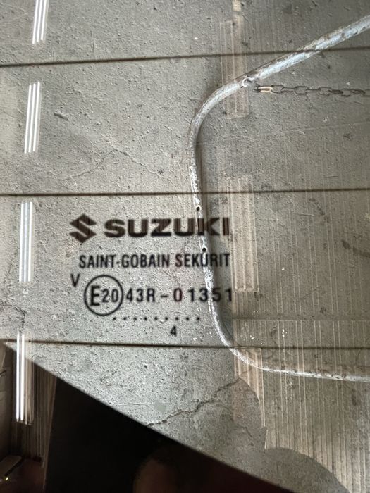 Suzuki Vitara задно стъкло