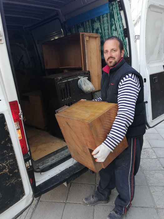 Изхвърляне стари мебели и електроуреди. Почистване мази.