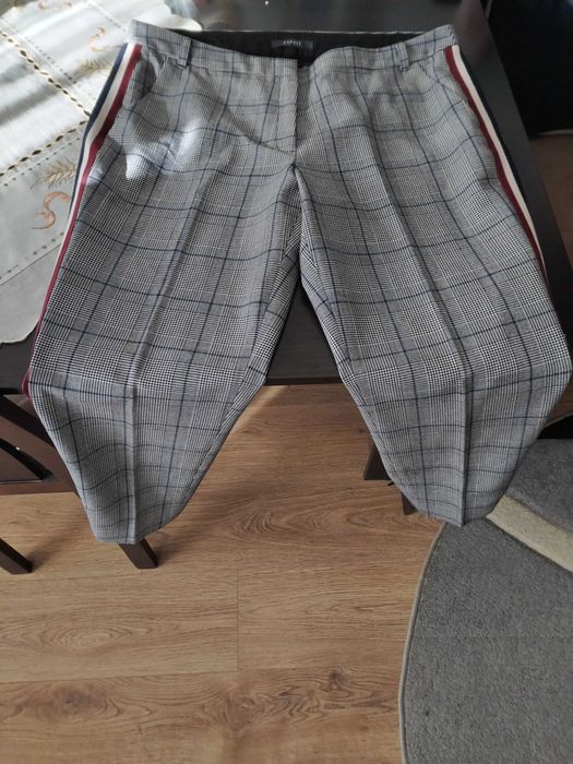 Vând pantaloni de dama, în carouri, mar 42-44