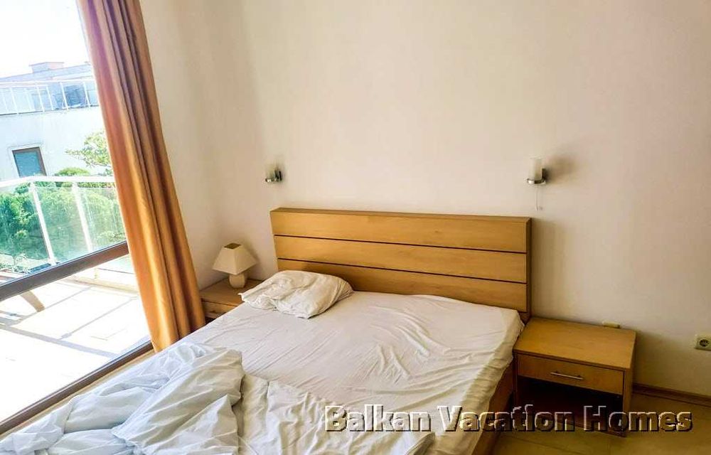 Триетажна къща близо до плажа в Бяла