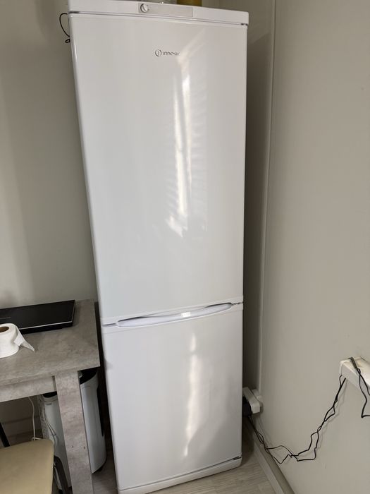 Холодильник indesit