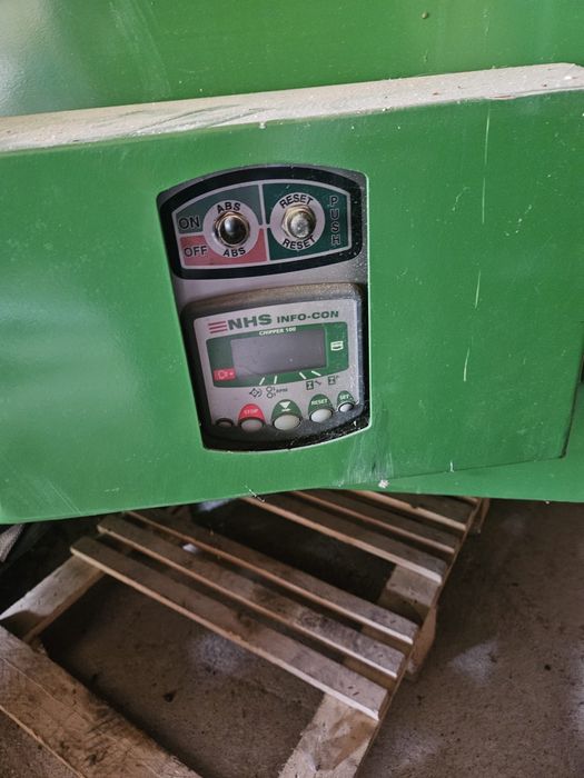 Vând tocător profesional NHS 300, folosit doar pentru probă.