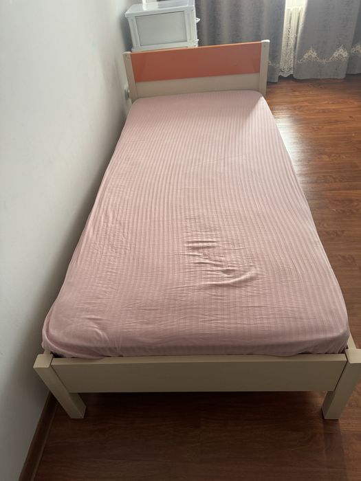 продаю две кровати,одна стоит 45.000