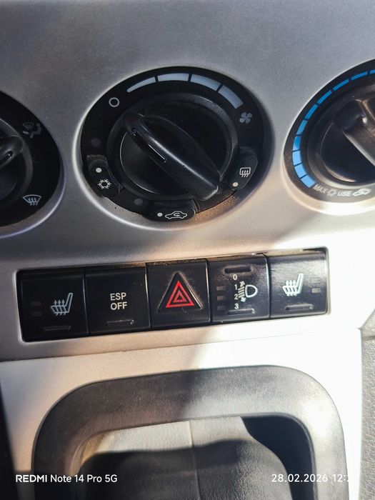 Продавам личния си автомобил