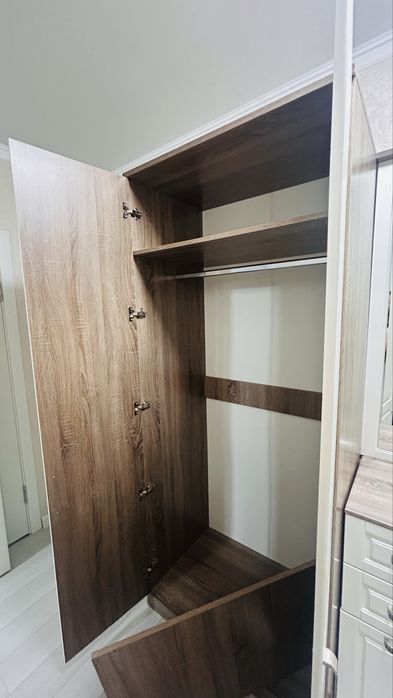 Продам шкаф в прихожую