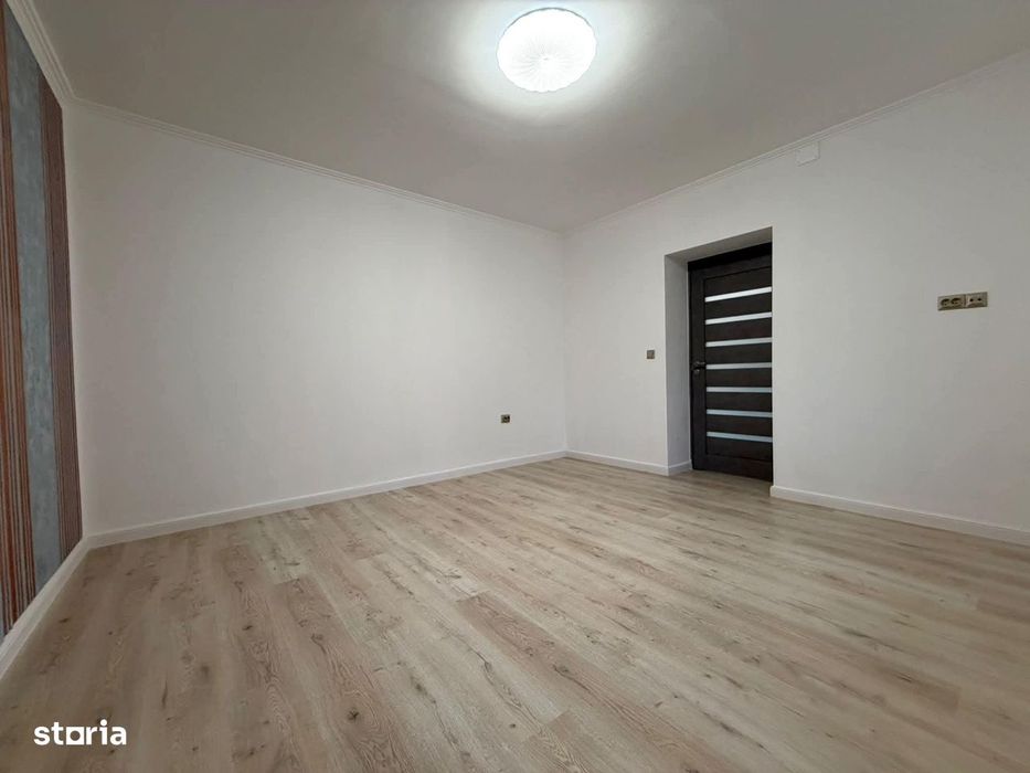 Casă renovată integral ideala pt locuit-in Paleu