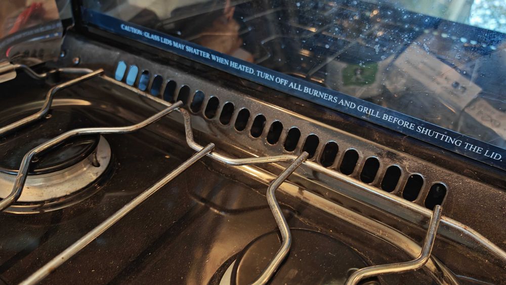 Готварска печка с котлони за каравана Country leisure - caprice 2020