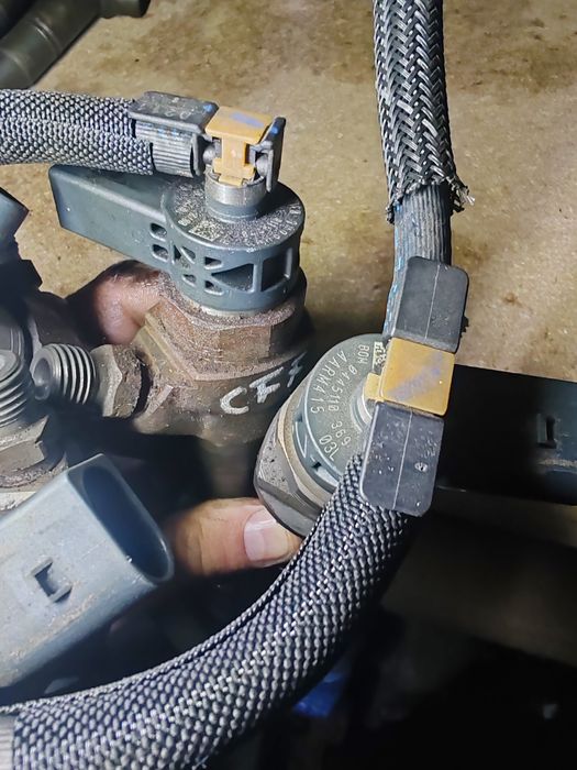 Injector Vw Sharan 7n passat b7 2.0tdi CFF 350lei.buc