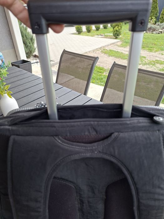 Troller Kipling cu protecție laptop