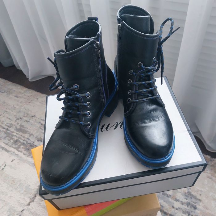 Продам ботинки кожанные осении.