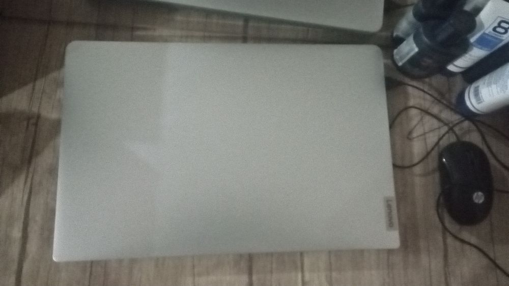 Lenovo noutbuk yangi