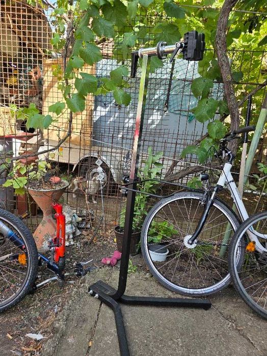 Stand suport pentru reparatii biciclete