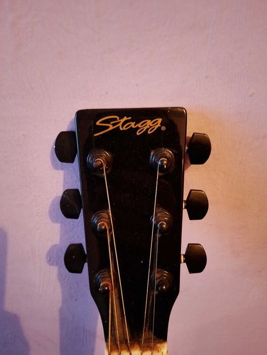 акустична китара Stagg