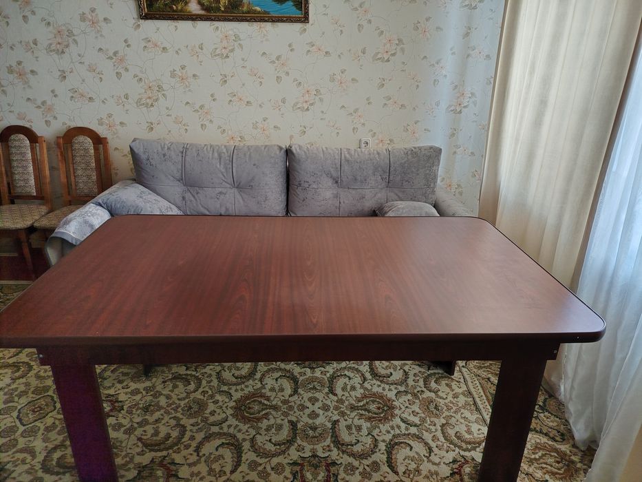 Продам срочно стол