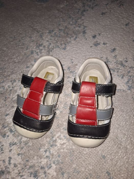 Продается детская обувь