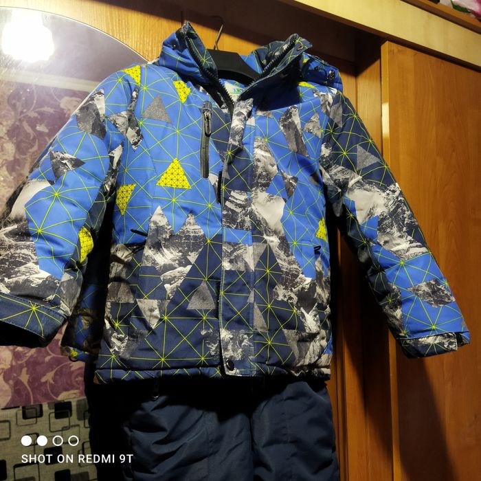 Продам зимний комбинезон на мальчика 122