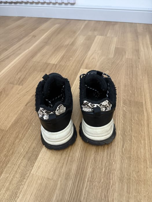 Женские кроссовки демисезонные