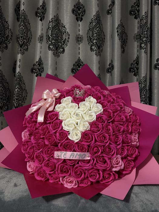 Buchet de 101 trandafiri de sapun roz