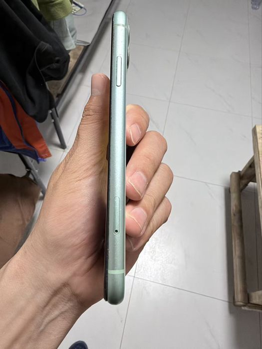 Продам Айфон 11