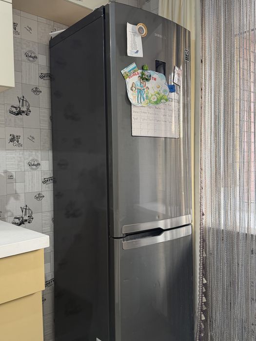 Холодильник в хорошем рабочем состоянии