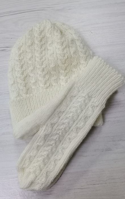 Зимняя шапка с варежками