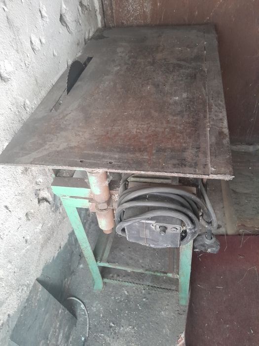 Продавам цинколяр за дърва на трифазен ток и компресор на същата цена