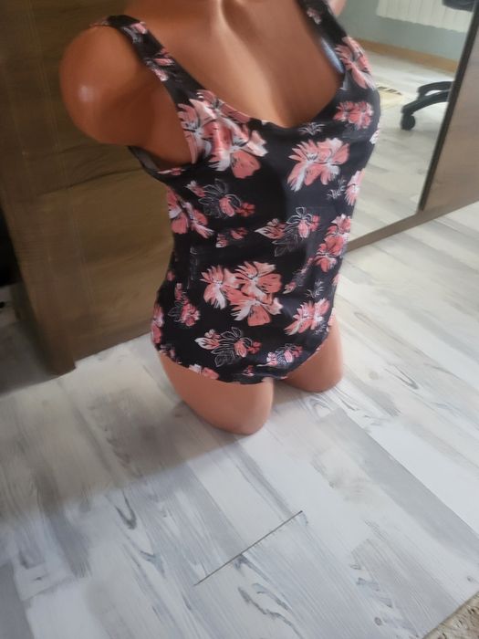 Vând Costum Baie