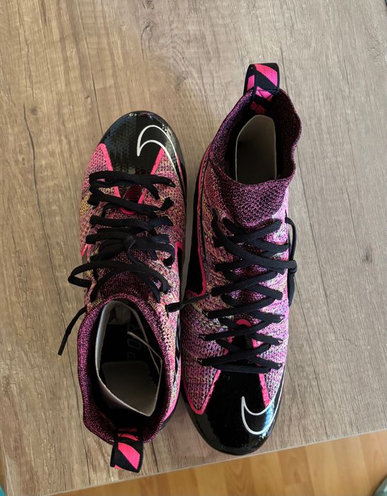 Бутонки за американски футбол чисто нови