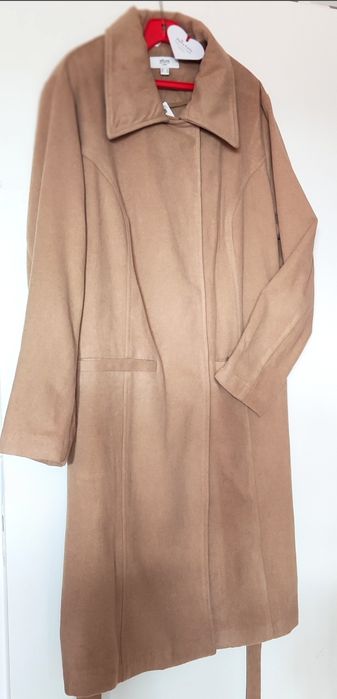Елегантно дамско палто
