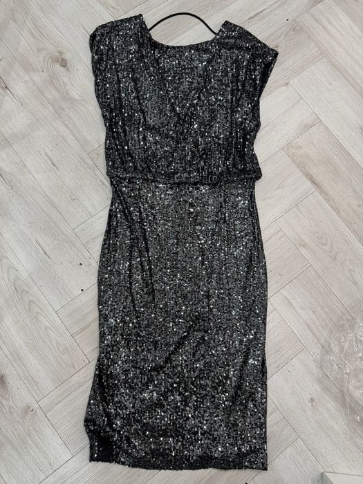 Вечернее платье в паетку.