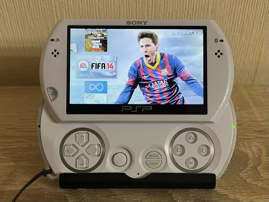 Sony PSP GO Белая
