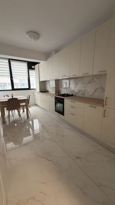 Inchiriez apartament 2 camere , bloc nou , termen lung
