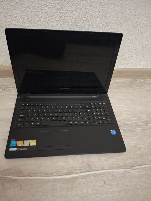 Vând laptop lenovo