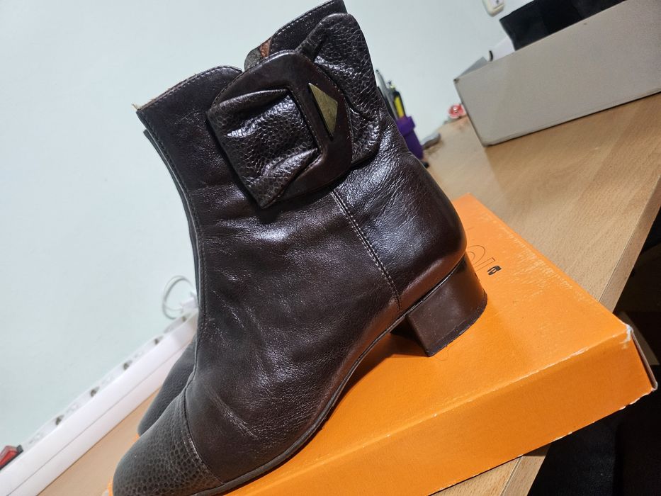 Vând ghete din piele