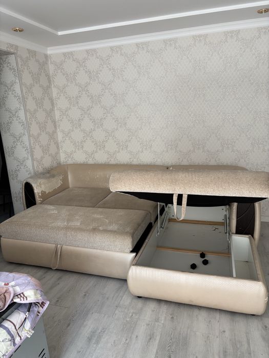 Продам диван в хорошем состояние