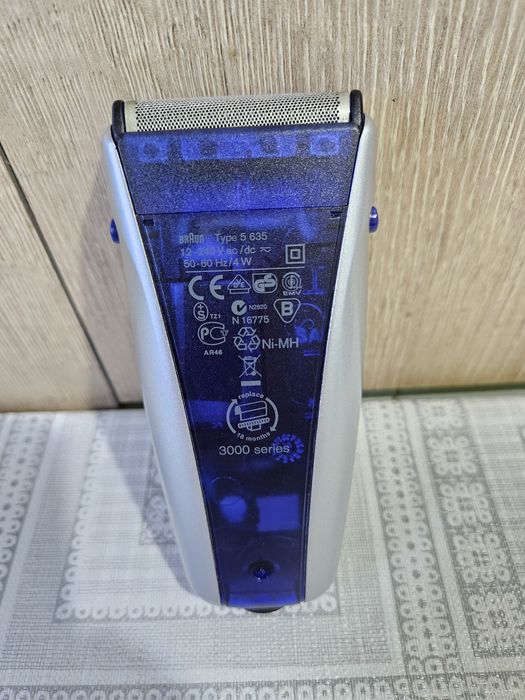 Mașină de bărbierit Braun 3773 ( la priza si acumulator)