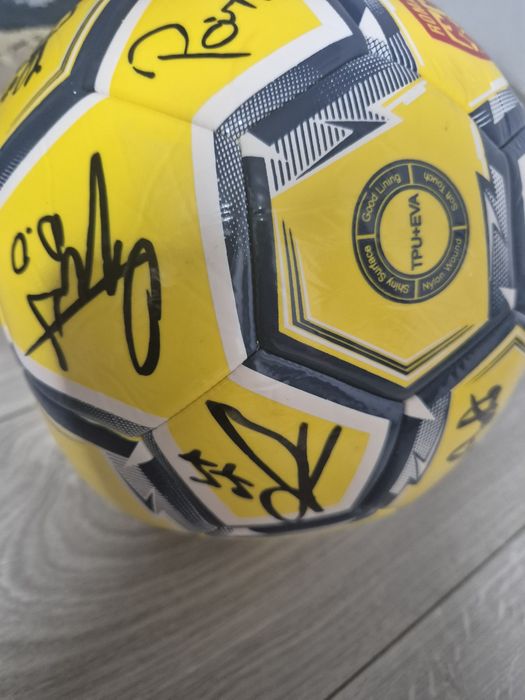 Minge de fotbal cu romania semnata de echipa stelei din liga a 2 a