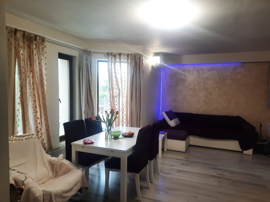 Vand casa in complex de case insiruite miroslava