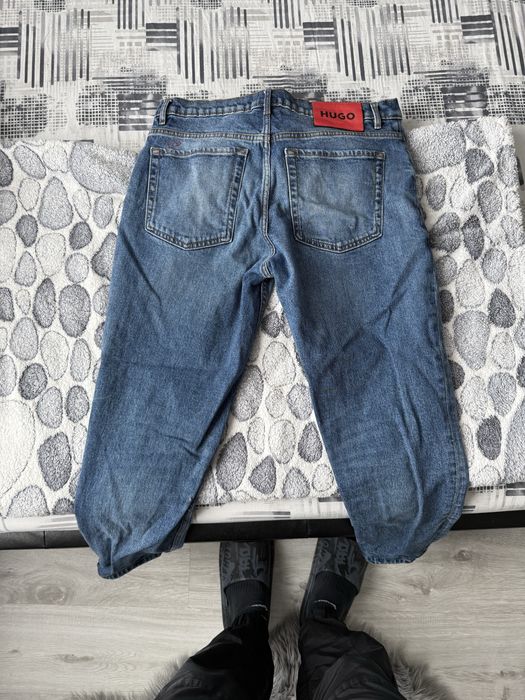 Продавам дънки hugo