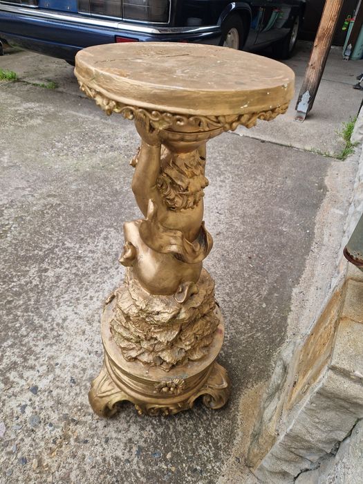 Прекрасна антикварна гипсова колона постамент