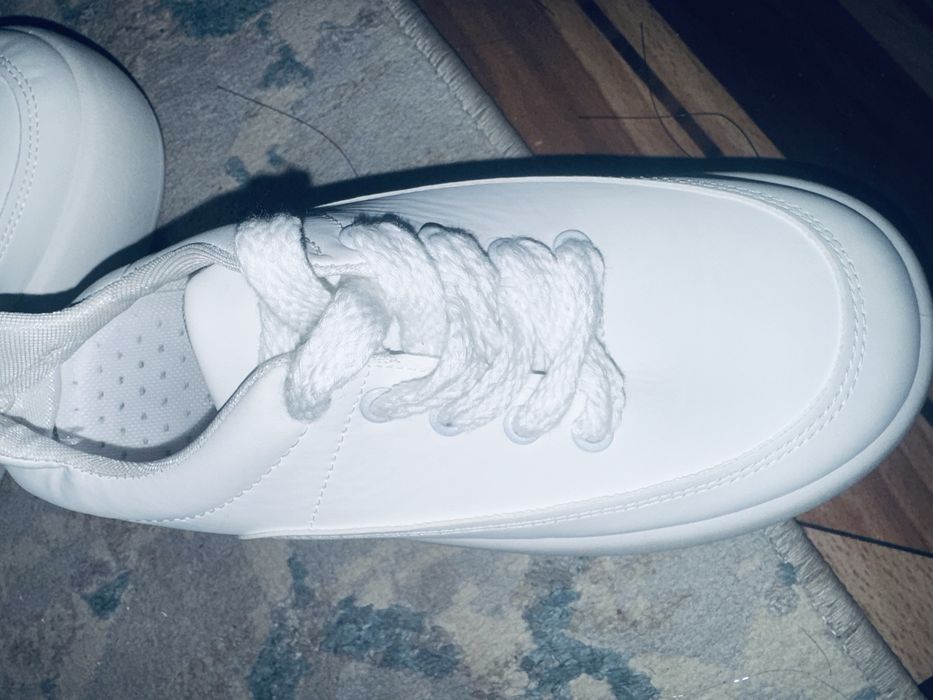 Продам кроссовки 35рр