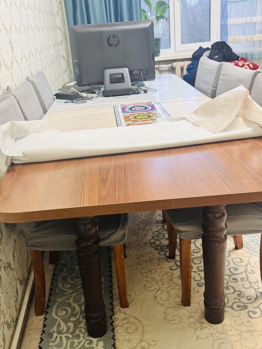 Стол со стульями