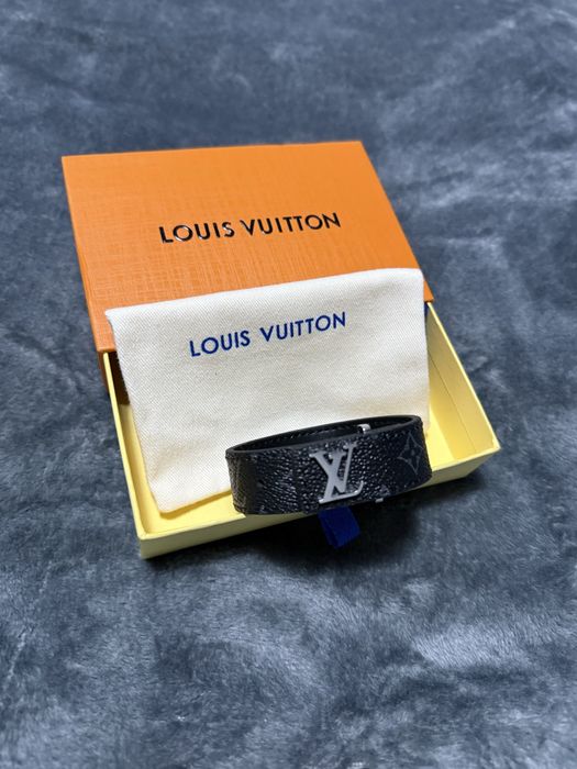 Louis Vuitton гривна