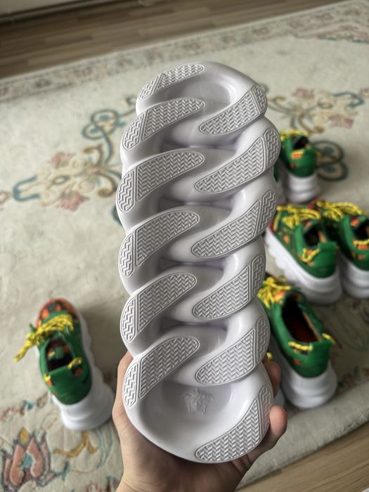 Versace Chain Reaction