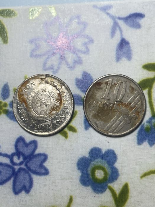Монета Узбекские 10 сум 2001 года