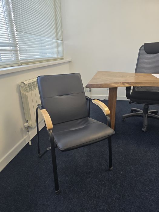 Стулья офисные продам