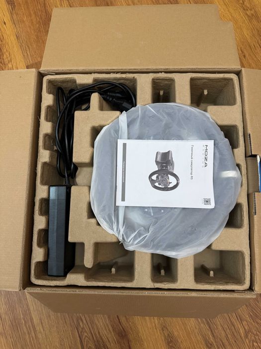 Руль Moza R5V2 Bundle  в идеальном состоянии